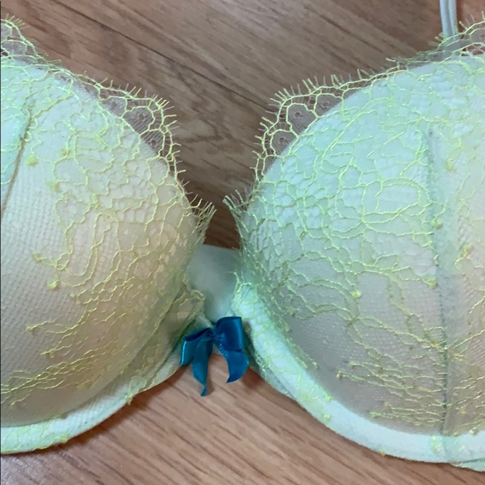 Victoria’s Secret Very Sexy Push Up Bra 34C - Picture 2 of 4